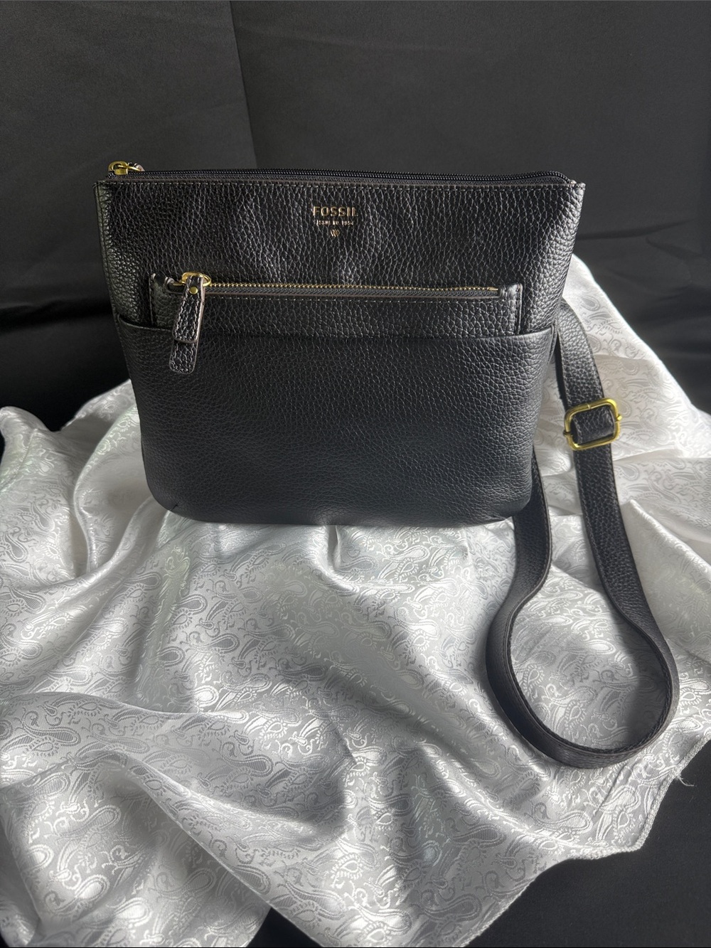 Fossil Black Pebbled Leather Zip Crossbody with Gold Hardware